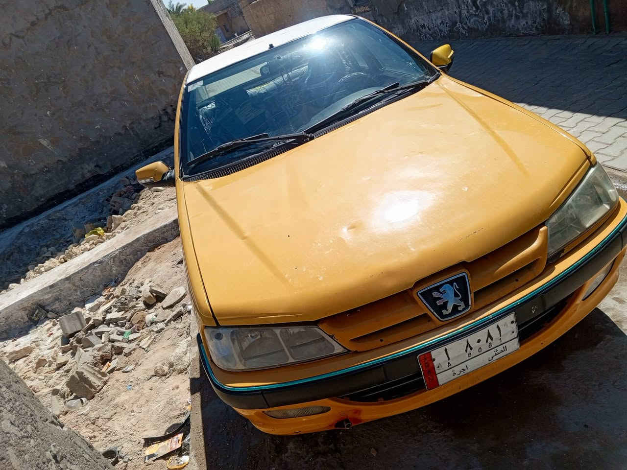 بيجو بارص 2010 مكينه فرنسي وكير بلكارتون
حداديه جديده 
كهربائيات كلها شغاله  مسجل سماعات جيكات كله شغال 
تايرات نص عمر  
سنويه منتهيه ب21 
هيئه 400 مطلوبه 
راعيها موجود ويريد مداور 
ابيع بس راعي ومداور فقط 
السعر 18 وبيه مجال  
مكانها سماوه ورقمها مثنى 
***********
