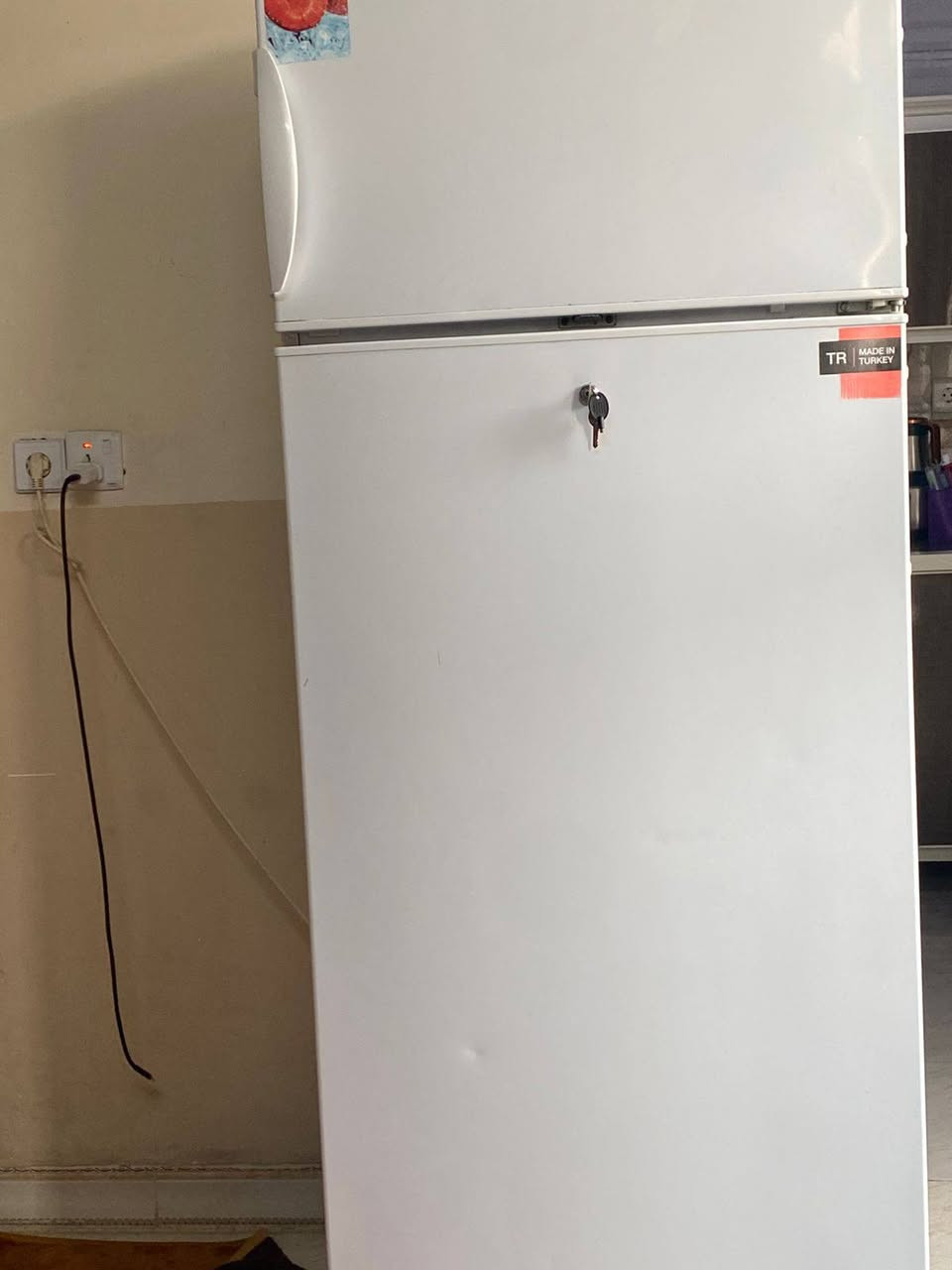 السلام عليكم ثلاجة للبيع ماطور شرط ما مبدل ولا بيها اخياس  السعر 200.  ***********
