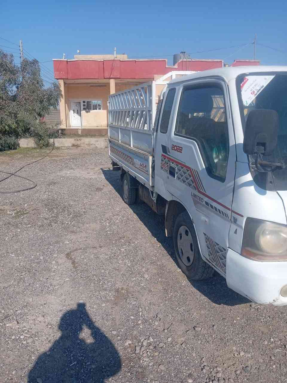 السلام عليكم للبيع كيا مامسجل ام عيون موديل 2002 محرك كير اكسن شرط صدر كهربائياتها جاهزه السعر 28 وبي مجال بصيط الرقم*********** خابرني
