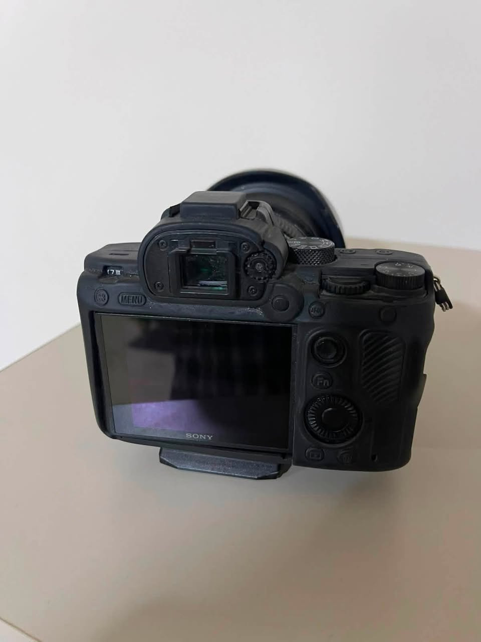 السلام عليكم
Camera  Sony A7iii ( 1,350,000 )
Sigma 24-70 F2.8 ( 1,50,000 )
Ronin dji rs4  ( 500,000 )

نضافة 99% مع كامل الملحقات و بيهن مجال بسيط 

 ***********
