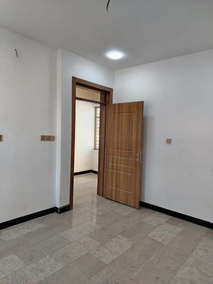 � عرض البناء الأقوى في كربلاء 🔥
حصراً لدى شركة بصمه ومكتب أسس كربلاء @@@###للمقاولات العامة
للعمارة والديكور 😍

⸻

💰 الأسعار: نقدا فقط نقدا فقط 
 • سعر المتر تسليم مفتاح: 400 ألف دينار 👌
 • سعر المتر هيكل: 200 ألف دينار 👌

⸻

😓 دايخ شلون تبني بيتك؟
😥 محتار شلون تلكي مواصفات قوية بسعر مناسب؟
🤔 متعرف شلون راح يكمل بيتك؟

✨ لا تدوخ ولا ينشغل بالك
أسس كربلاء للبناء و للمقاولات 
للعمارة والديكور يجمع لك 
السعر + الجودة + سرعة الإنجاز
وكل هذا بأسعار تنافسية:

✔️ المتر تسليم مفتاح 400 ألف
✔️ المتر هيكل 200 ألف
⏳ عرض خاص ولمدة محدودة

⸻

🎁 مفاجأة العرض 😍
مع كل دار سبلت كنتوري بسعر ٧٥٠ الف دينار 
🔥 المناور + الستارة + السياج الخارجي + الكراج مجاناً مجاناً 🔥

⸻

🏗️ المواصفات الإنشائية:

1️⃣ تهيئة الأرض والحفر بعمق 15 سم، فرش سبيس خالي من الشوائب وحدل بحادلة 20 طن.
2️⃣ رش مبيد حشري جرثومي عالي الفعالية + نايلون زراعي.
3️⃣ تأسيس مجاري 4 إنج (الأمل الشريف) مصري مسلح ثلاث طبقات.
4️⃣ قالب خشب وتسليح حصيرتين نشر 30 سم مع جسور 25 سم وحديد نصف إنج عراقي F.F.
5️⃣ صب الأساس إسمنت مقاوم C30 بارتفاع 40 سم.
6️⃣ صب البتلو مع مواد عازلة للرطوبة.
7️⃣ البناء بالطابوق الأبيض الجمهوري.
8️⃣ صب الأسقف نشر 30 سم مع جسور بارتفاع 30 سم (الطابق الثاني والبيتونة نفس المواصفات).
9️⃣ تأسيس شبكة ماء مسلح درجة أولى تركي.
🔟 تأسيس كهرباء نوع سيمنز العقبة الأردني.
1️⃣1️⃣ أرضيات موزائيك أو بورسلين بسعر أقصاه 15 ألف/م².
1️⃣2️⃣ حمامات ومطابخ سيراميك هندي أو إسباني بسعر أقصاه 13 ألف/م².
1️⃣3️⃣ جص وبورك بمساطر 90 سم (غزال أو مالج).
1️⃣4️⃣ واجهة مرمر وبورسلين بنسبة ٢٥٪؜ بدون زيادة سعر.
1️⃣5️⃣ ديكورات جبس بورد للصالة فقط.
1️⃣6️⃣ إنارة سعودي أو إماراتي (ضمان 5 سنوات) + ميزانية ABB سويسري (ضمان 25 سنة).
1️⃣7️⃣ فتنكات صحية وأثاث صحي تركي درجة أولى.
1️⃣8️⃣ لبخ المناور والجدران الداخلية والستارة مع النثر.
1️⃣9️⃣ بايات الدرج كرانيت درجة ثانية أو بورسلين حسب الاختيار.
2️⃣0️⃣ فريمات حديد لجميع الشبابيك.
2️⃣1️⃣ محجر درج ألمنيوم تركي 3 خطوط 
2️⃣2️⃣ أبواب داخلية تركية بقياس 210 سم.
2️⃣3️⃣ شبابيك حديد أو ألمنيوم مع زجاج 6 ملم + أبواب مداخل حديد.
2️⃣4️⃣ باب استقبال قاصة تركي مع كيلونات إيطالية (ضمان 20 سنة – E-Form).
2️⃣5️⃣ عزل السطح شتايكر + فلين 3 سم + زميج وعازل رطوبة.
2️⃣6️⃣ سخان 120 لتر + تانكي 1000 لتر + بوستر ومضخة درجة أولى.
2️⃣7️⃣ باب سياج خارجي حديد درجة أولى.
2️⃣8️⃣ شبكة معالجة أرضية + خطوط كاميرات + إنترنت.
2️⃣9️⃣ طلاء داخلي نوع ديلوكس أو ناشونال أو برجر.

⸻

‏ℹ️ ملاحظات مهمة:
 • الذرعة تعاونية
 • الستارة، المناور، والكراج مجاناً
 • المواصفات مثبتة ومرفقة بالعقد
 • العمل داخل كربلاء فقط (لا يشمل المحافظات)
 • المساحات من 100 م² فما فوق
 • الدفع نقداً وعلى دفعات حسب نسب الإنجاز

⸻

📞 للاستفسار والتواصل:
📲 *********** (واتساب) و ( اتصال )
‏📲 ‭‬ *********** (واتساب) و ( اتصال)

✨ ابني بيتك براحة وبمواصفات مضمونة.

#fypシ゚viralシ
#العراق
#استثمار_عقاري
