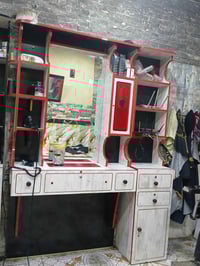 ميز حلاقه مستعمل شهرين مع ميز جرارين وملحق مع كرسي حلاقه السعر ٢٥٠ وبي...