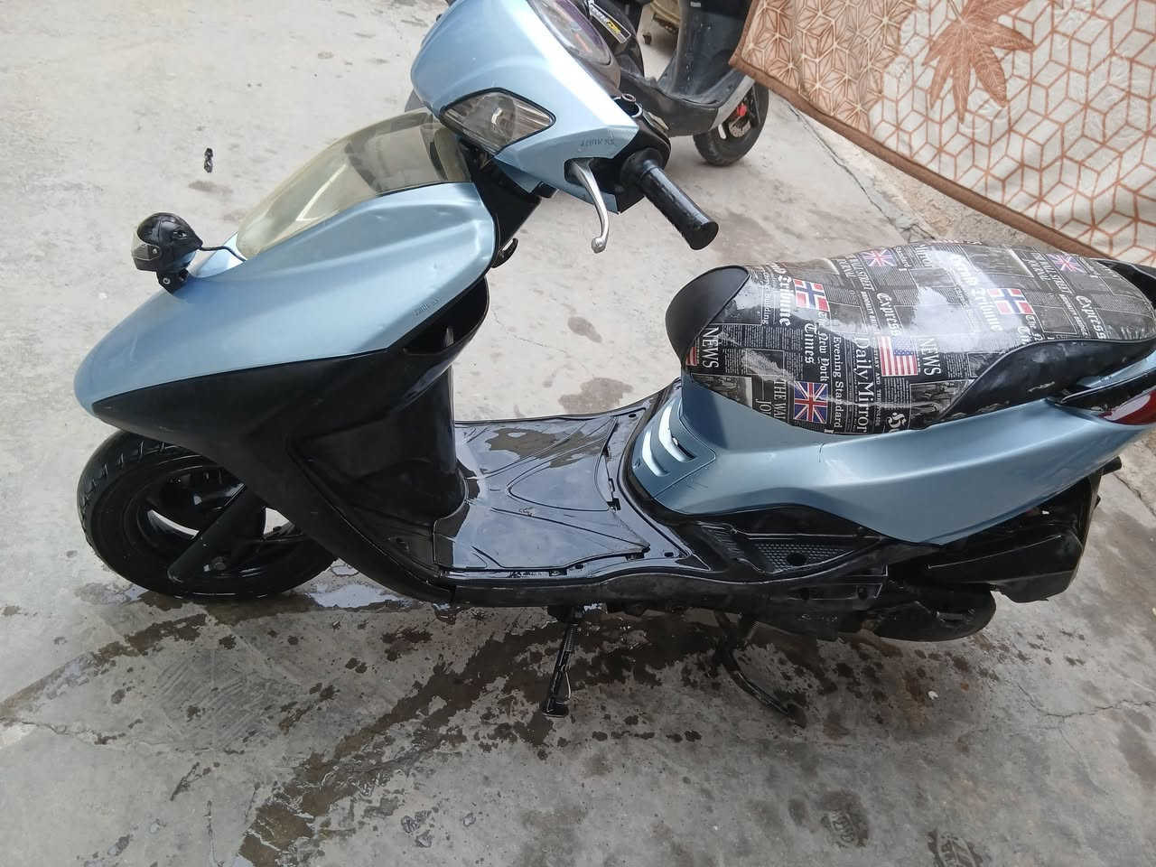 دراجة بريز لايت ناصي نضيفة كاملة وخير من الله
مكاني حي العامل السعر ٤٠٠ بيه. مجال حك الجية 
***********
