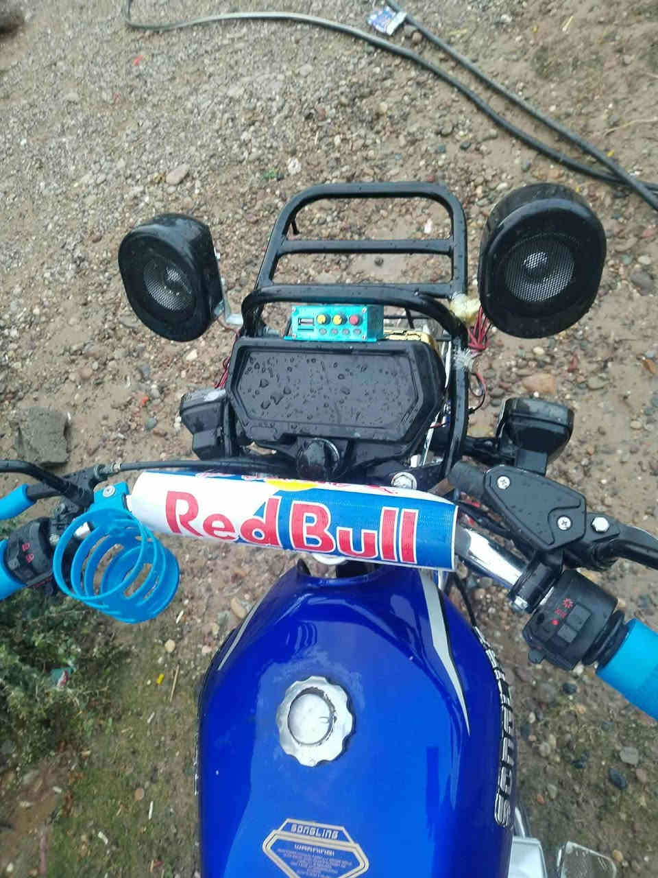 السلام عليكم. 
سيفان للبيع موديل 24نضافه فول.
محرك مفتوح بس شرط نعومه وعزم فولل. كهربائيات كلها شغاله. محرك وياله شاصي مكفول منل ويل للويل موطور مال جناي مامتعوب. السعر خاص او هـ. ***********.مكان بيجي
