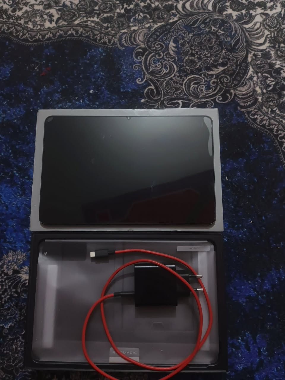 سلام عليكم ايباد ريد ماجك نوفاا نسخه لعالميه كاملت ملحقاته نضافت الايباد99اشهر من جبته بس ممستخده هواي حته لحساب اذه يفيدك *********** مكاني بغداد ممتواجد فيس
