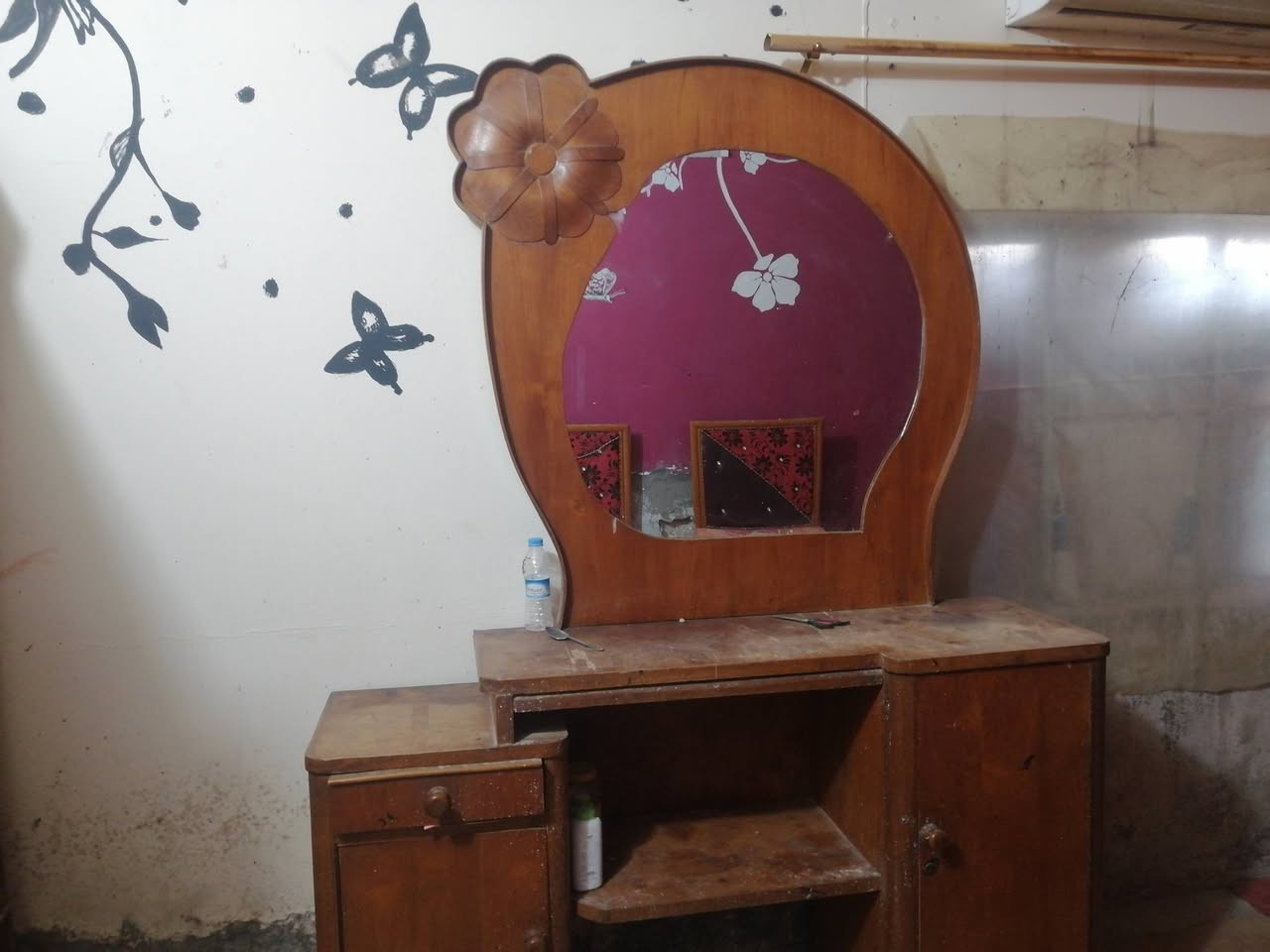 غرفه للبيع اي استفسار تصل على رقم *********** او *********** واتساب العنوان النجف ه
