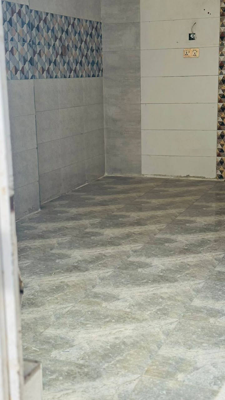 دار للبيع  طابقين بناء حديث 
المساحه 60متر  
الطابق الاول يحتوي على استقبال +مساحه درج +صحيات 
خارجيه وداخليه وانتم بكرامه 

الطابق الثاني غرفتين وصحيات   
الموقع الامين  النفط 

للاستفسار اكثر ومعرفه السعر التواصل على الرقم 
***********
