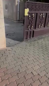 حي الوسطي • دار ٤٠٠م ركن • حديقة وكراجين