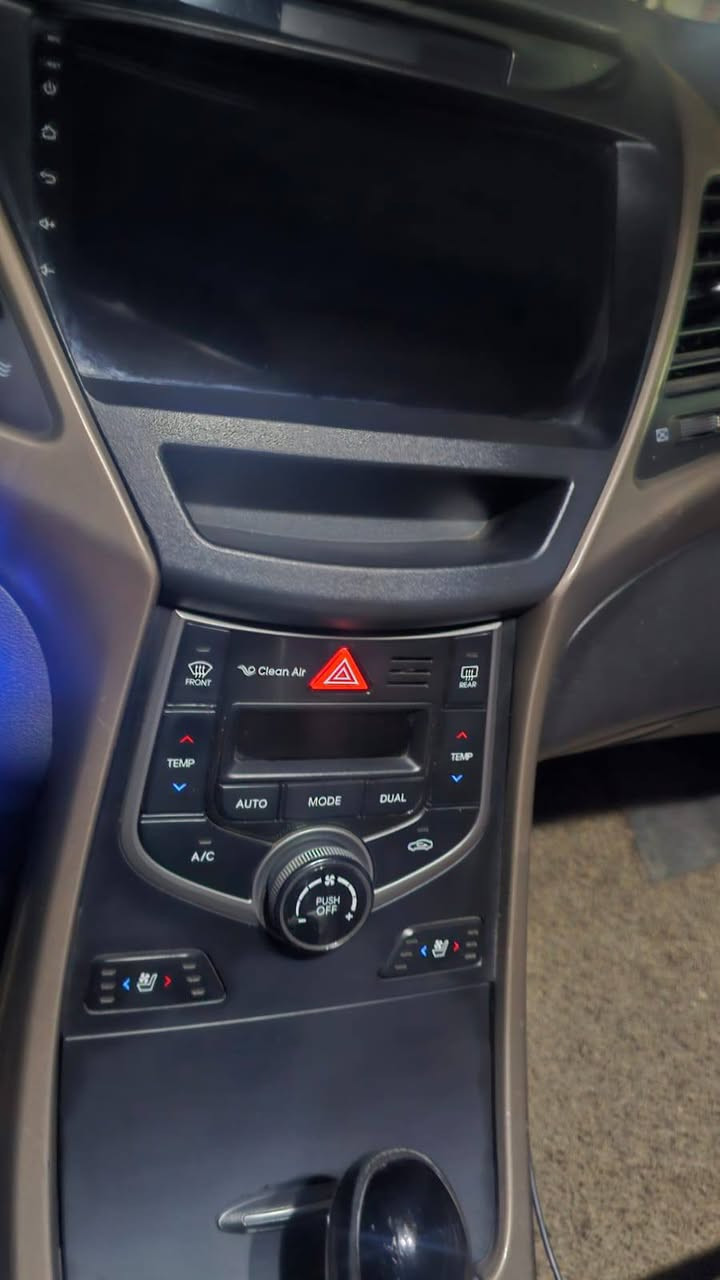 النترا فول مواصفات vip
المواصفات كالتالي:
محرك 1800 
بصمة ابواب وبصمة تشغيل
لد امامي ولد خلفي
ويل كب كروم
داخل قرميدي 
ستيرن هيتر
كشنات السائق كهرب 
كشن تدفئةو تبريد والخلفي تدفئة
فتحة سقف
طخم تايرات جديدة
سيارة جديدة ما بيه اي مصرف 
رقم جديد هزة جديدة بأسمي 
السعر الاتصال واتساب ***********
