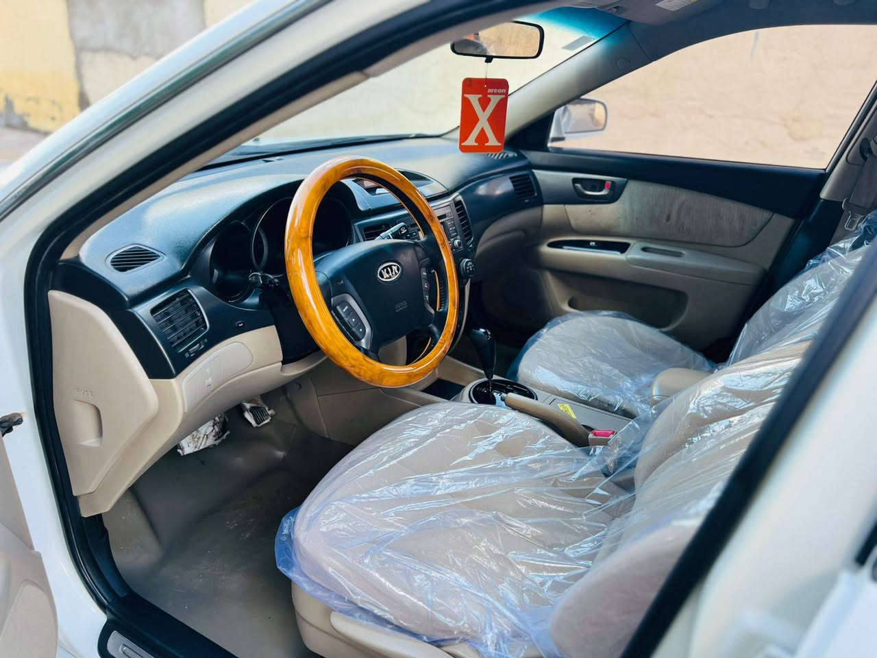 السلام عليكم للبيع كيا اوبتمه 2009 خليجي فوول مواصفات 
عدى لفتحه محرك ٢٠٠٠ دوش رقم كربلاء إنكليزي 
كير محرك حداديه تخم تايرا تبريد من كل شيء كامله 
مكاني بابل الشوملي السعر 114 وبيها مجال 
بيها فقط جاملغ أمامي صبغ فقط بدون فتح
***********
