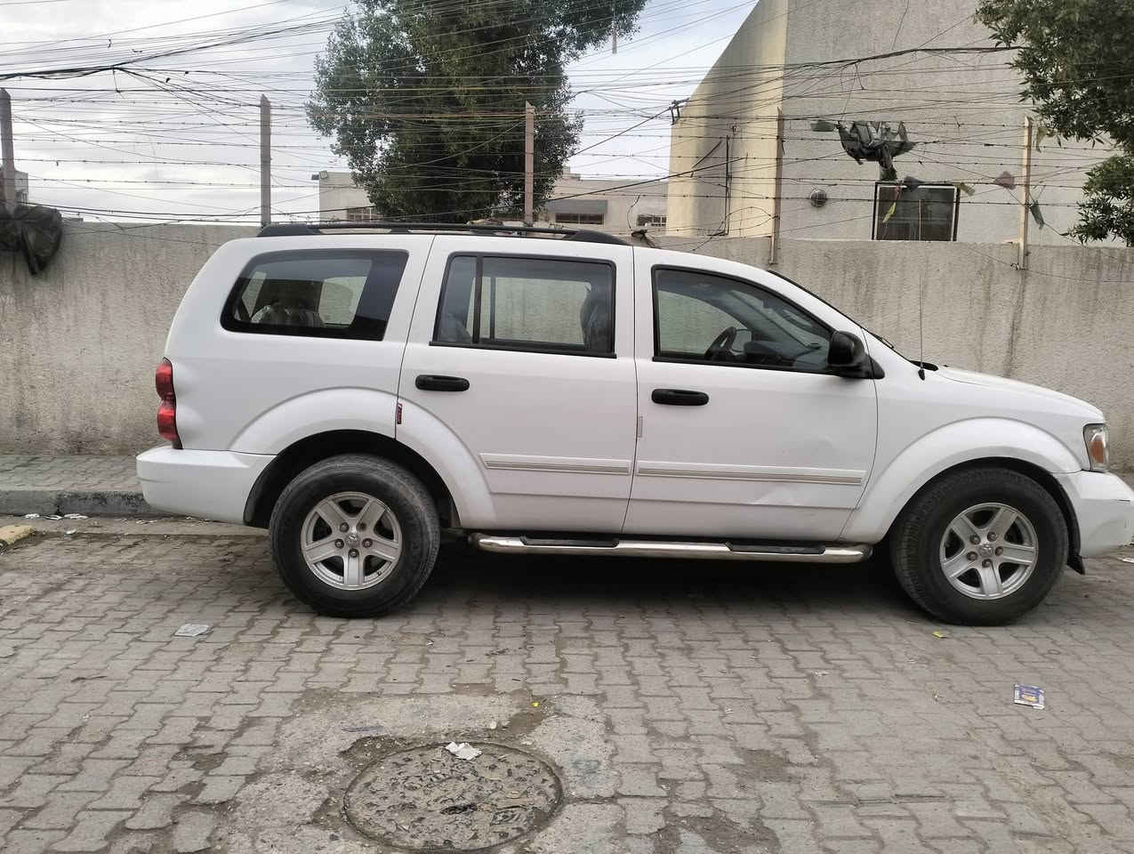 دوج دورنكو 2009فول مواصفات
محرك بي تنقيص 
محرك 5700
مصبوغه احزام 

تبريد ثلج

صدر جديد 

زوج تايرات جدد

داخل جديد 

سياره رقم بابل مشرؤع وطني

مكان السياره بغداد مدينه الصدر 

السعر خاص 

وتساب ***********
