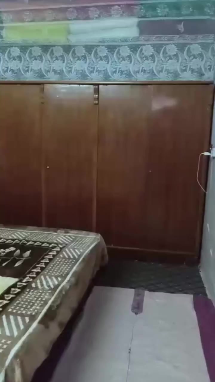 السلام عليكم غرفه نوم خشب ثقيل فصال قديم كامله للبيع السعر 350 وبيها مجال العنوان جانب الايمن حي الشهداء الهاتف ***********
