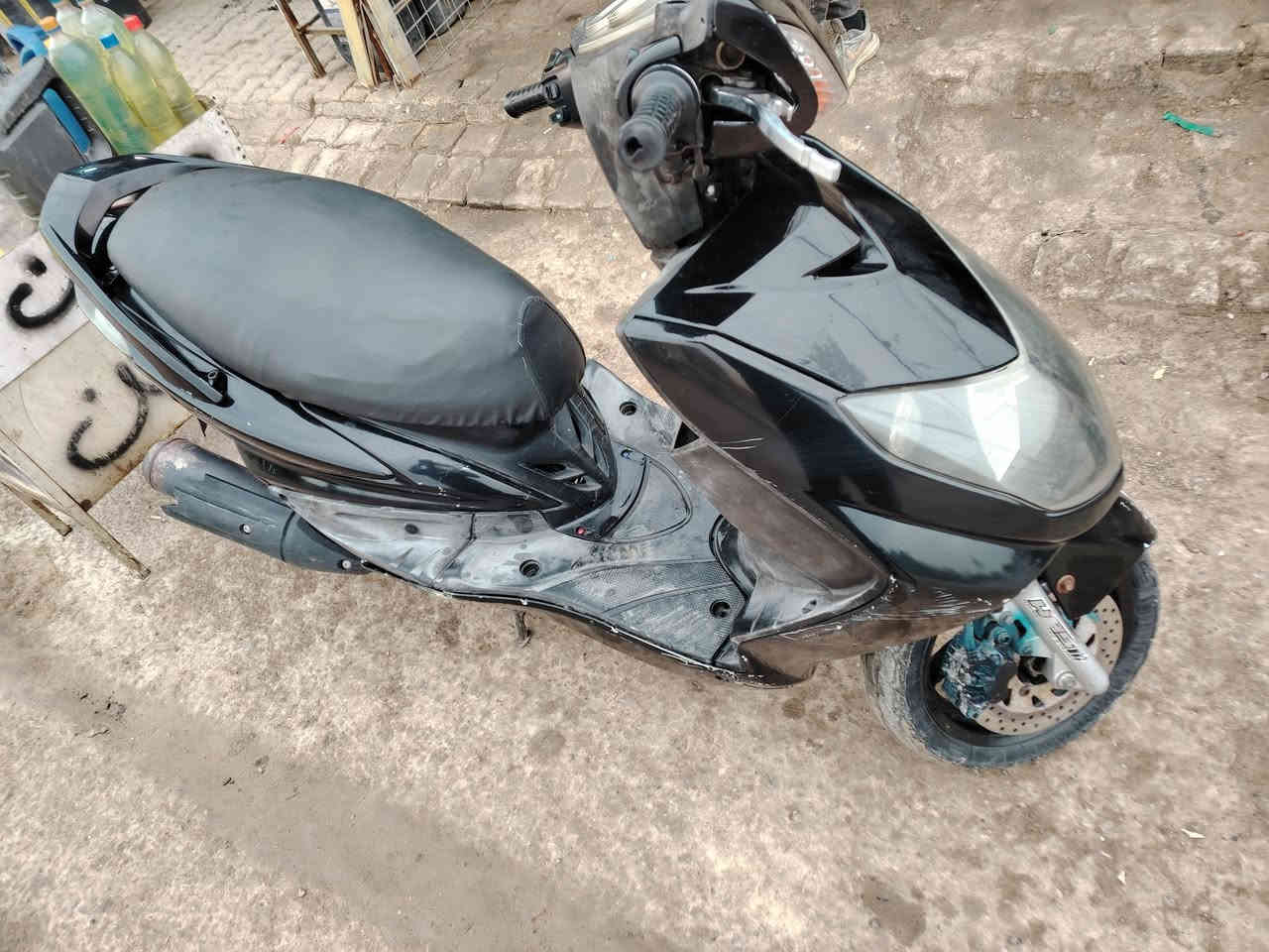 السلام عليكم دراجه سكنس للبيع  فحل نوزل خطين نكره سلف كهربايات كلهه شغاله كفرات بلادي مكينه ناعمه كلش دراجه كامله وجاهزه مال جناي عوزهه قبق بانزين السعر 500الف مكاني بغداد مدينه الصدر الشراي يتصل *********** او واتساب للاستفسار
