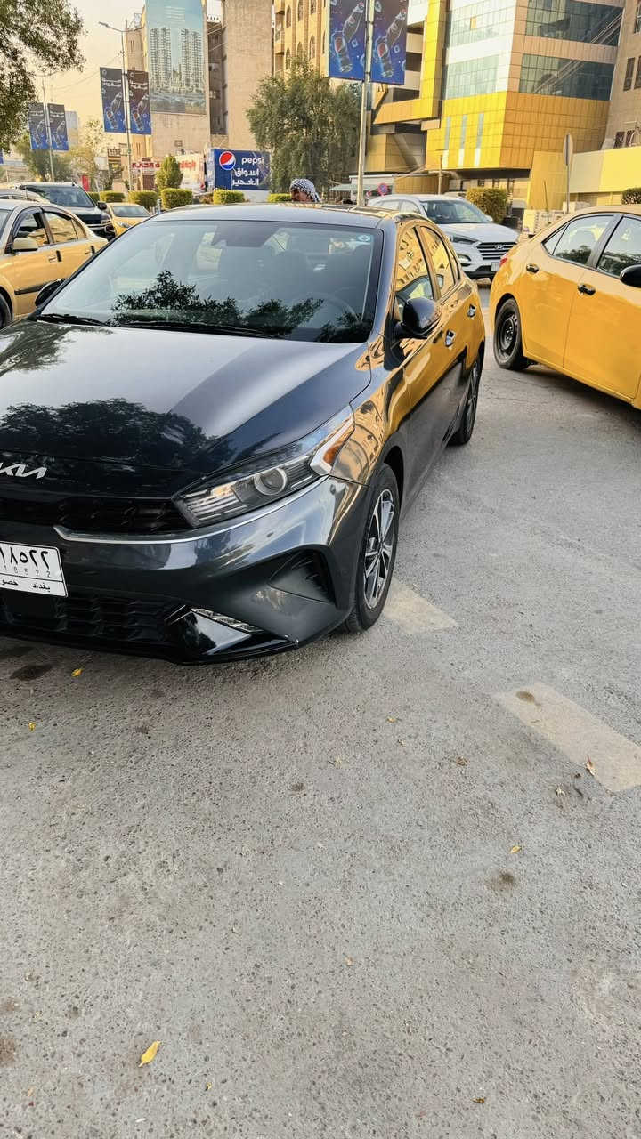 السلام عليكم للبيع او المراوس باحدث كيا فورتي موديل 22 رقم بغداد معوقين ماشيه 53 الف مكينه الفين دوش كير اي في تي بلادي مو سي في تي ويل كب مري شفط بجم زنون اصلي بلوجكترات وناصي عالي شاشه وكامره وتحكم كامل ورادار وتحديد مسار كله بلادي سياره جدا نضيفه بيها بنيد فقط صبغ وجاملغ امامي بارد قليل من يم اللايت عنوان بغداد حي الجهاد 
***********
***********
