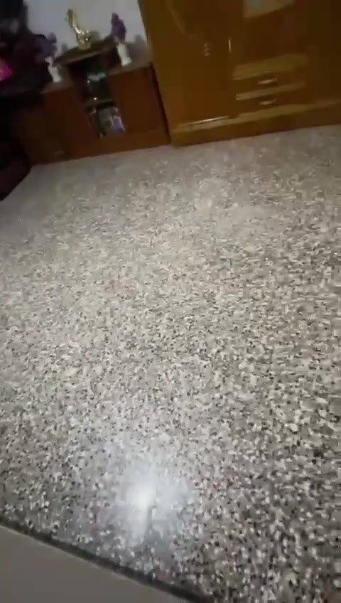 السلام عليكم بيت للبيع في منطقة البلديات شارع المصرف قرب اسواق سيف طابو زراعي سند25 
مساحة البيت148متر
طابقين البناء جديد درجة اولى تجي وتشوف البيت ما ناقصه شي تجي تجيب غراضك  وتكعد بي للاستفسار الاتصال على الرقم 
***********
