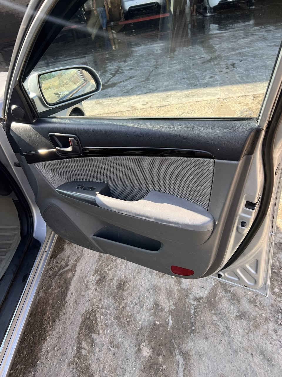 سلام عليكم    سوناتا 2009  وارد امريكي  مكينه 2400 السياره بيها  جامق وصبغ احزام  وجراد بالقماره كما موضح في الصور للعلم دواخل السياره مدوشمه جديد  ✅
مكان السياره واسط الحفريه السعر 95 وبيها مجال 
للستفسار اكثر اتصال ع ***********
