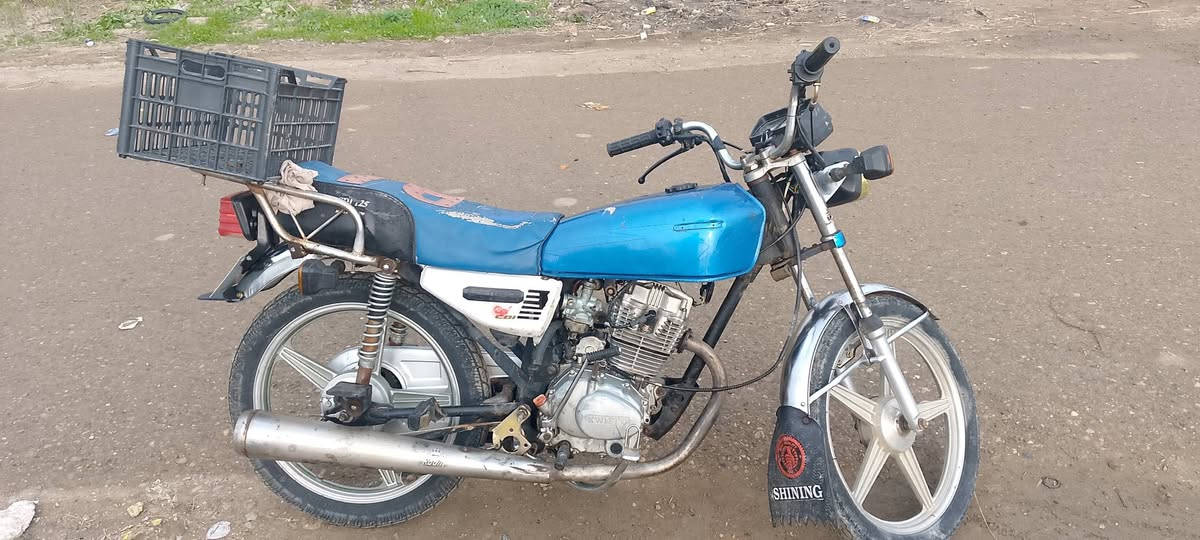 دراجه للبيع نضيفه مكاني ديالى بعقوبة تقاطع الساده ليريدها يخبر اويدلل سعر 200وبيها مجال***********
