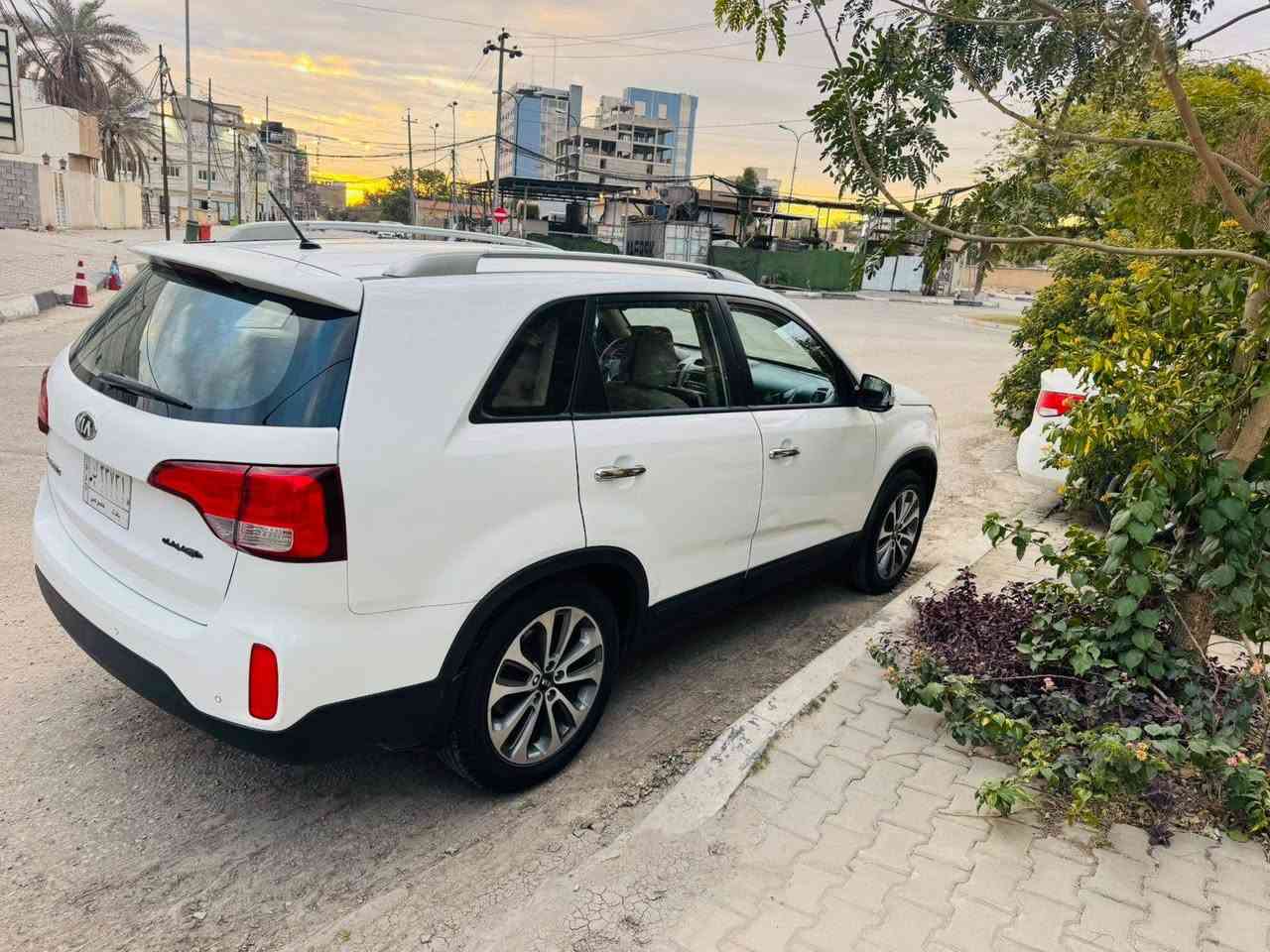 مكلف بالنشر للبيع سورنتو موديل 2015 رقم بغداد 7 راكب محرك 2400 دوش مكفوله من الصبح الضربه مكان السياره كربلاء حي الحسين السعر 168وبيه مجال الشراي يتصل رقم صاحب السيارة ***********
