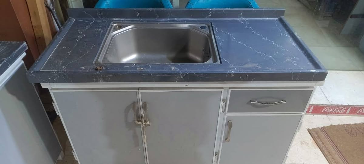 کەوەنتەر4پارجە سەروبن5دەرگا مەخسەل3دەرگا2دەرگاش بە جیا هەمووی سەریان مەرمەرە زۆر پاک هەولێر 5عەسارۆک نزیک مەلەوانگای ئاریان.*********** أربيل, العراق
