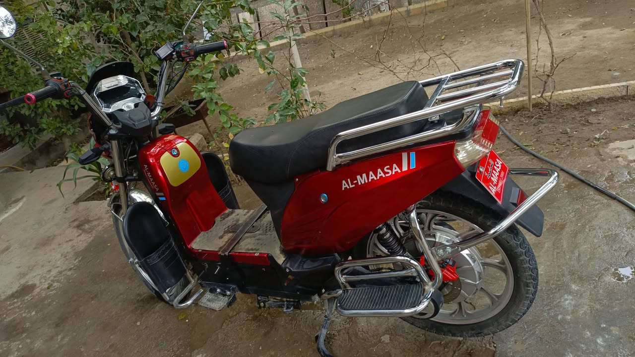 السلام عليكم هارلي 24 5 بطاريات جدد عالفحص 40 فولط دراجه نضيفه كهربائيات كامله 540 بيهه مجال بسيط 
متواجد واتس فقط  ***********
