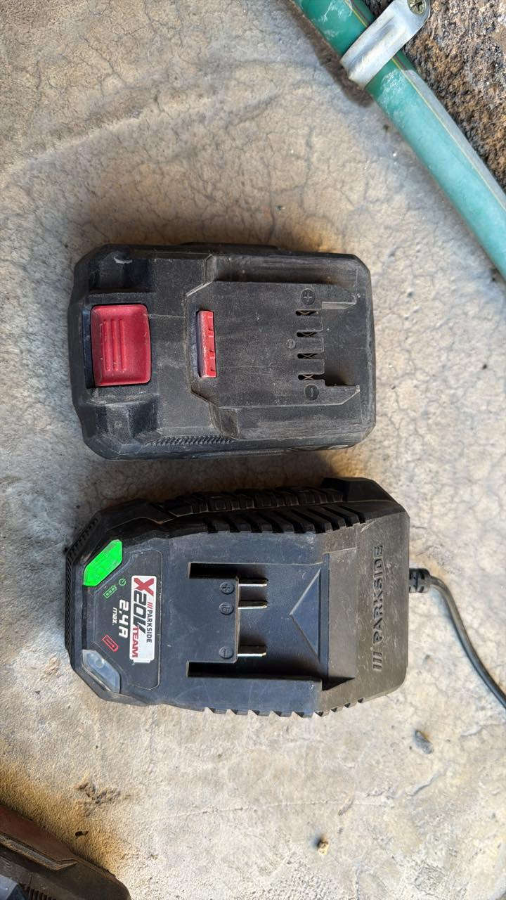 بطارية ٢ أمبير مع شاحنة  باركسايد  عنواني بغداد المشتل


**إذا كنت صاحب هذا الإعلان وتريد حذفه لأي سبب، رجاءا أرسل رسالة إلى الدعم الفني**