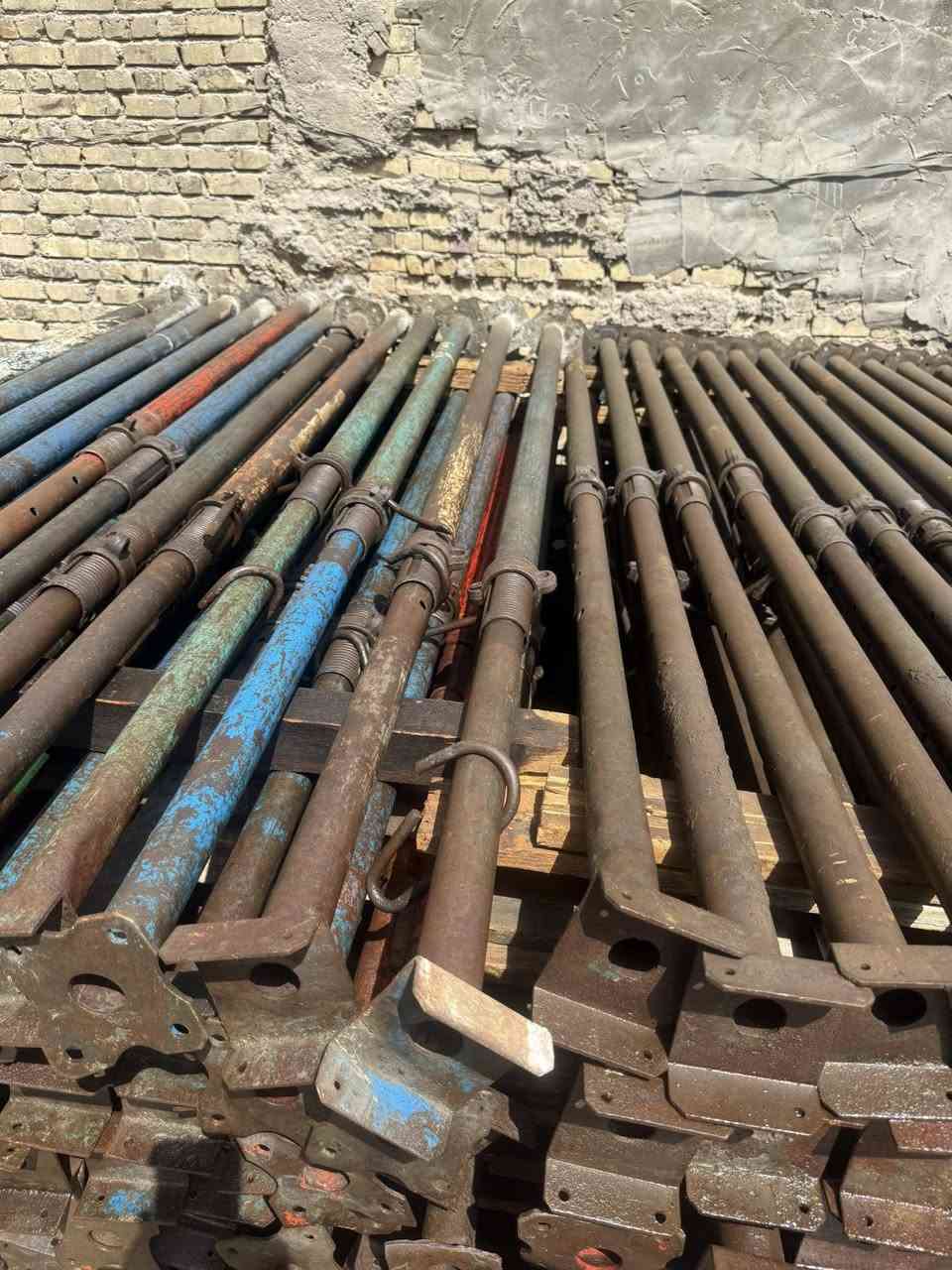 جكات حاضن طول ٤ متر للبيع العنوان حله مركز ***********
