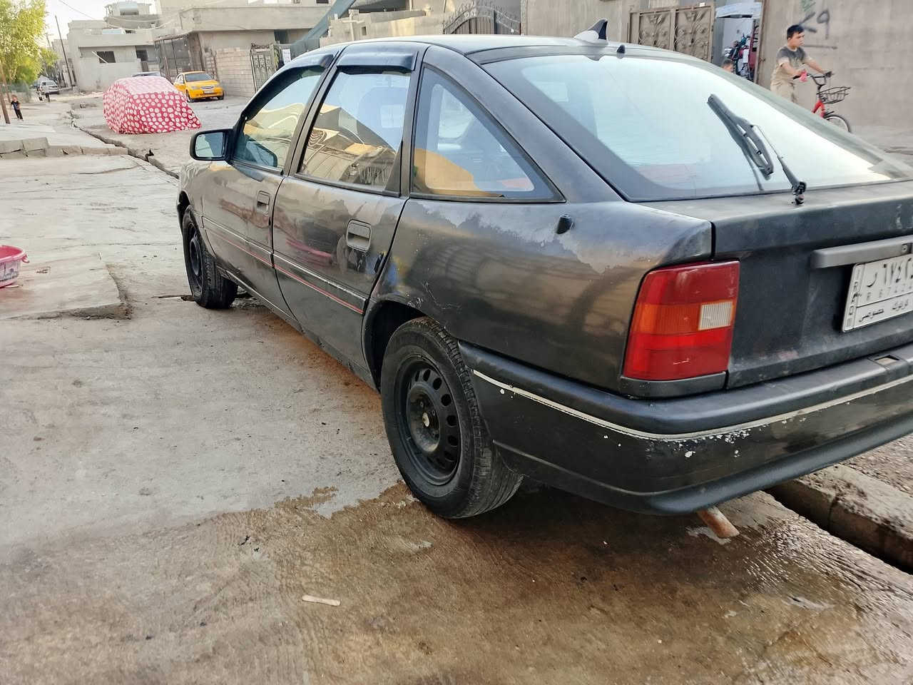 سياره للبيع  حجم  20 سنويه صاقطه موديل 91السعر 25وبيها مجال  ***********
