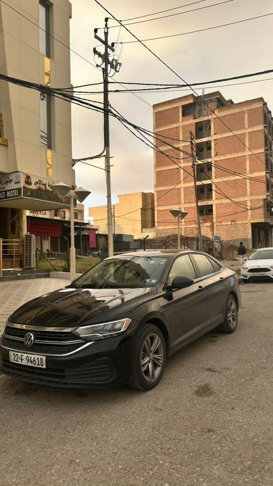 جيتا 23 se+ تدفئة كشنات فتحة سقف بصمة ابواب وتشغيل عن بعد رادارات ومثبت سرعة اوتو ستوب وسايد بريك بصمة وكشنات جلد 1.5 توربو ماشية 26 ميل ايرباكات بردة فقط وراجعة سستم بدون دواخل وعليها سيرفس كامل لغد شاصي كير مكينه كلها مكفول تحويل مباشر السعر 168 
***********
