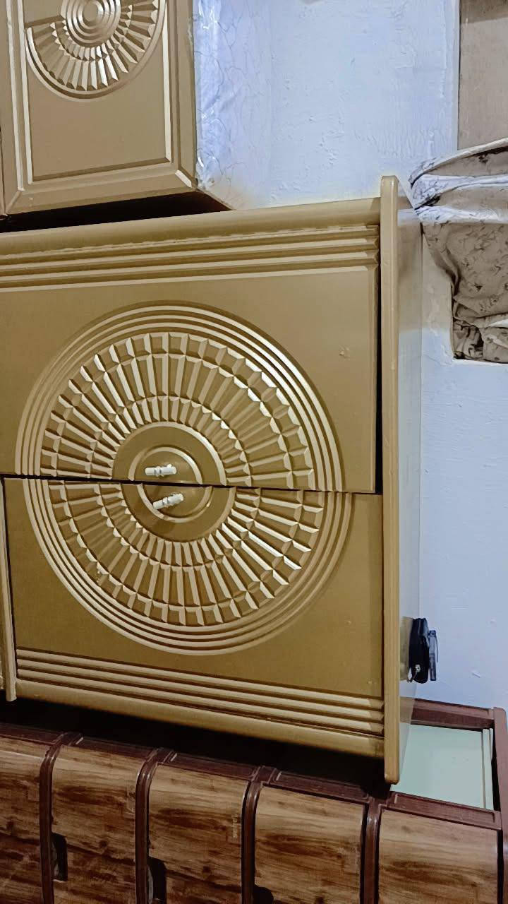 غرفة اخشاب 10قطع ملكية طابقين 
نجارة عراقية  التصميم الداخلي عراقي والخارجي تركي  مصبوغة صبغ حراري مال سيارات نظافة 100% السعر  مليونين 250 وبيه مجال التواصل واتساب ***********
