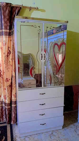 سلام عليكم غرفه تركيه مستعمله قليل  النضافه 90٪  مكان عفك..  السعر..  750..  ***********
