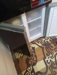 ثلاجة للبيع قيم وأخذ نضيفة وجديدة صار الها اشهر 07723536875