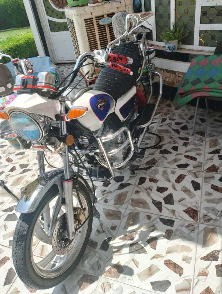 السلام عليكم 
ماطور جني الون ابيض الموديل 2020 تايرات جدد محرك جديد كهربائيات كلها شغاله لايت ثلجي عالي وناصي دبلات جدد ماطور بلادي كابريته جديده باتري جديد محرك حجم 200 ماطور مشتريه بل كارتون وظامه عندي بل بيت كفراته نظاف حيل السعر 900وبيه مجال
 للاتصال عالرقم 
مكلف بالنشر 
***********
