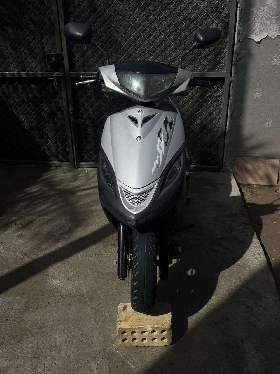 سلام عليكم
دراجه ماكس ١٤٠ قديم 
دراجه خير من الله كفرات بلاديه كولشي بلادي بيه 
محرك ما مفتوح الله شاهد 
تجي وتشوف بعينك 
المكان بغداد 
للاستفسار ***********
