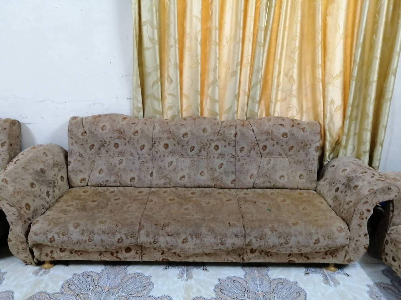 السلام عليكم، طخم قنفات السعر 65 وبي مجال الي يريدو يتصل ***********
