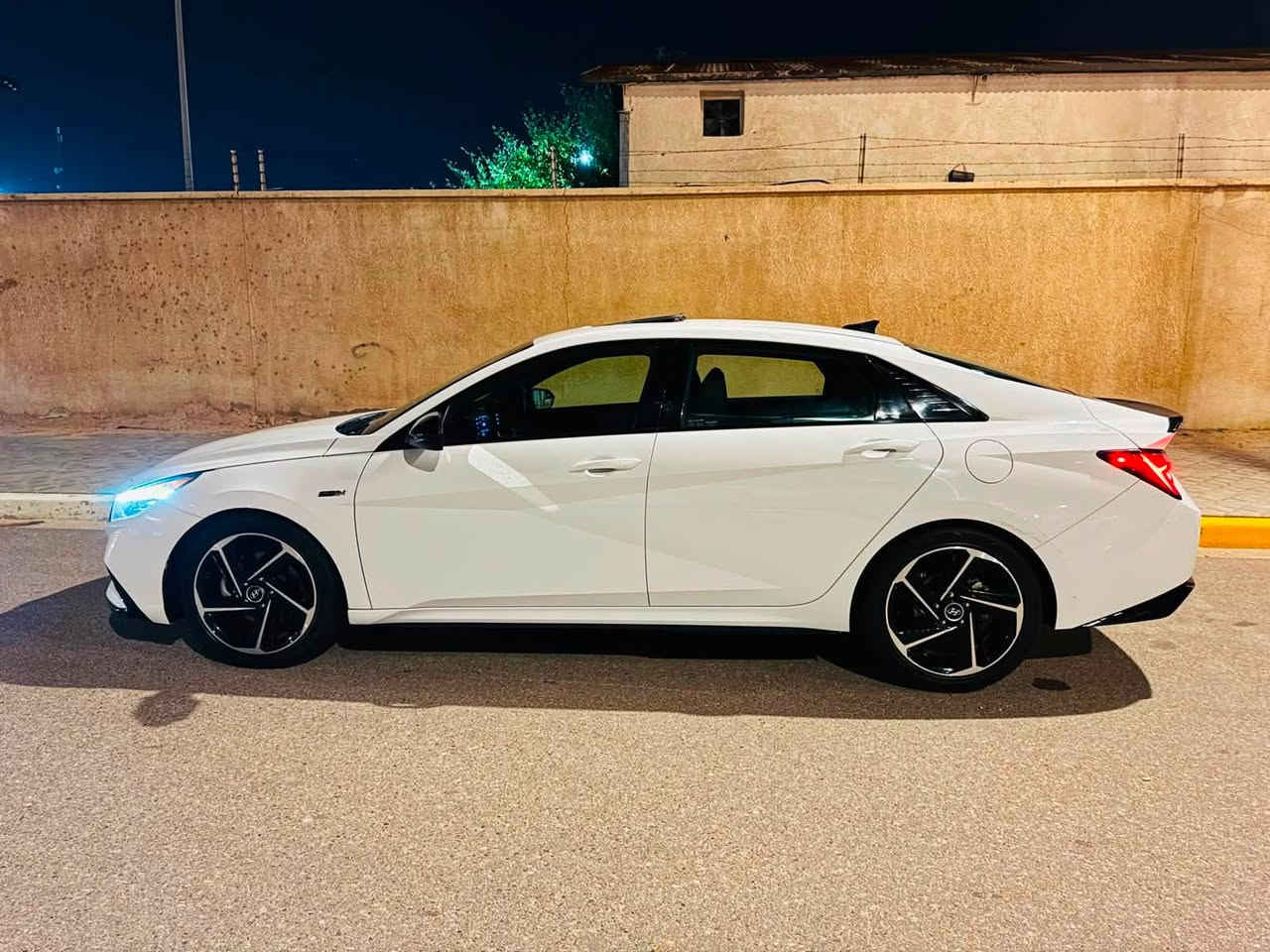 سلام عليكم
للبيع النترا N لاين 
…………………………………………………
وارد أمريكي 

موديل 2022 

رقم بغداد معوّقين 

المواصفات :
 
 ماشية 66 الف 

فتحة سقف

بصمة تشغيل عن بعد 

مخمل وجلد

شاحن واير ليس 

كاميرة دوارة

تحديد مسار 

مثبت سرعة 

رادار امامي 

ورادار خلفي 

بكلايت لد 

لد امامي 

لايت ثلجي

كير اوتو تماتيك ✈️

شرررررط السبير ما نازل 

السيارة رقم بغداد معوقين 

الحادث موضح بل صورة 

للستفسار ***********

العنوان البصرة الزبير حي الخطوة 

السعر 140 وبيها مجال للشراي 🔥🔥
