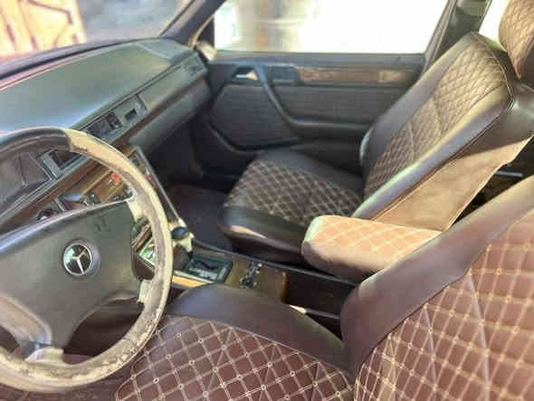 السلام عليكم اخوان 
سياره مارسدس. دب 
موديل 1991
باب قصير 
سنويه جديده لي حد 2029
حداديه صدر جديده 
كشنات كهربائيه  شغاله 
محرك بطه ففتي تي  2500
تدفئه تبريد  شغاله 
تخم تاير  
كشرتها نظيفه 
السعر 62 وبيها مجال 
الرقم 
***********
