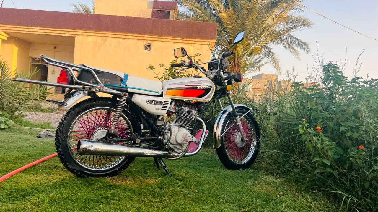 سلام عليكم  مكلف بلنشر 
موطور للبيع 
موديل 20  
مفتوح مبدل بستم فقط 
كهربائيات شقاله 
السعر. 400وبيه مجال. 
خاص ما اجاوب تصل على الرقم.    ***********
