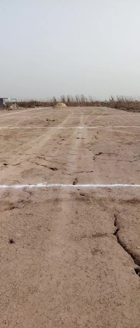 قطع للبيع مساحه القطعه 199م ونص واجهه 10 م ونص ونزل 19م سعر القطعه 16 مليون قفل العنوان بغداد المدائن سلمان باك شارع المعلا تريد قطعه اتصل على الرقم الموجود بالاعلان *********** سعدون الشمري
