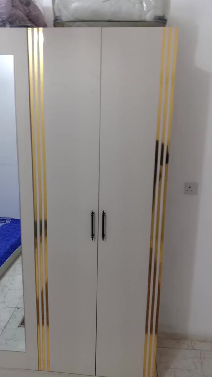 غرف جديدة تركيه مستعمله شهرين كلشي مابيه سعر 500 الف 5 قطع دوشك ممتاز جدا سعره 125
***********
