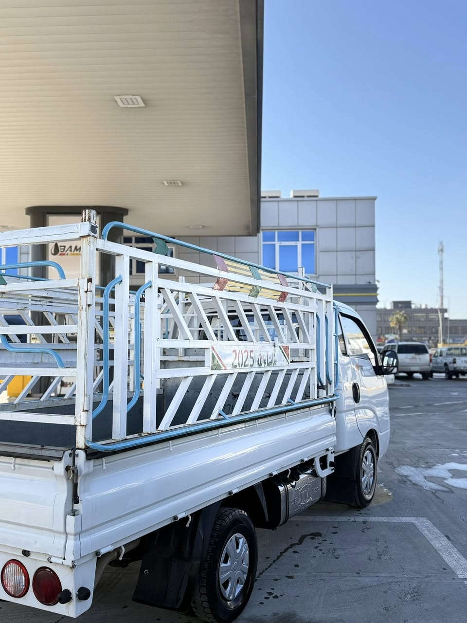 ‎سەرەتا بەناوی خوای گەورەو مهیرەبان کیا ٢٧٠٠ رەقەم سلێمانی کامل مەسرەف گیر عادی  مۆدیل٢٠١٦ بیلاد   فول  فولە ٥ دوگمەیە( سویچ کۆنترۆل .گەرمی بەسراوە.تەبریتی ساردی بەسراوە.بریکی بەسراوە کوشن هیتەر.ئاوینە گوی بەرخ.ئاوینە کارەبای. قوفل مەرکەزیە.)  ٦تایەی تازەیە بۆدی سفرە  گیرو مەکینەو ئەکسلی بەشەرتی ١٠ فیتەر مالی دۆستە   ***********
