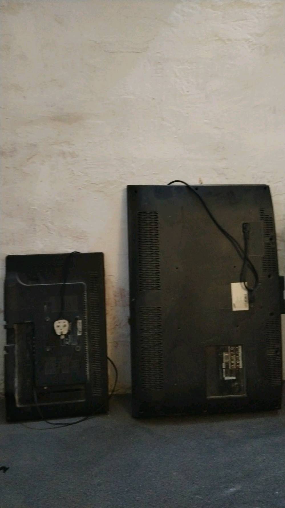 بلازمات عدد 2 الصغيره نوعيته بابل طفيته فتره ومن شغلته ما اشتغلت الجبيره سامسونك زينه