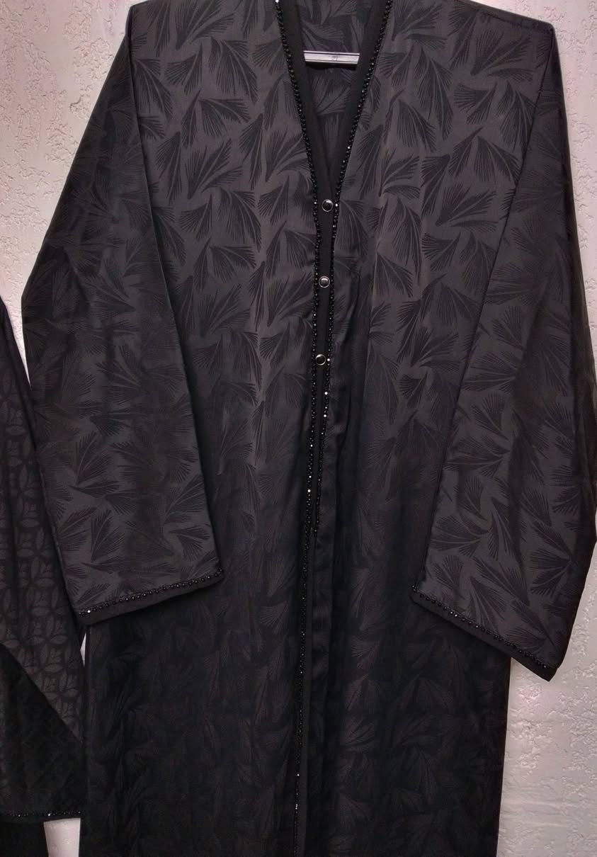 جبه  :سواد فاحم امانه الله
خامه تخبل
 ليس حرير ولا ستن جاكار ثقيل 
خامه ماراتي
السعر : 35
الخامة :  جاكار 
يلبس من وزن ٥٥ الى ١١٠ كغم


**إذا كنت صاحب هذا الإعلان وتريد حذفه لأي سبب، رجاءا أرسل رسالة إلى الدعم الفني**