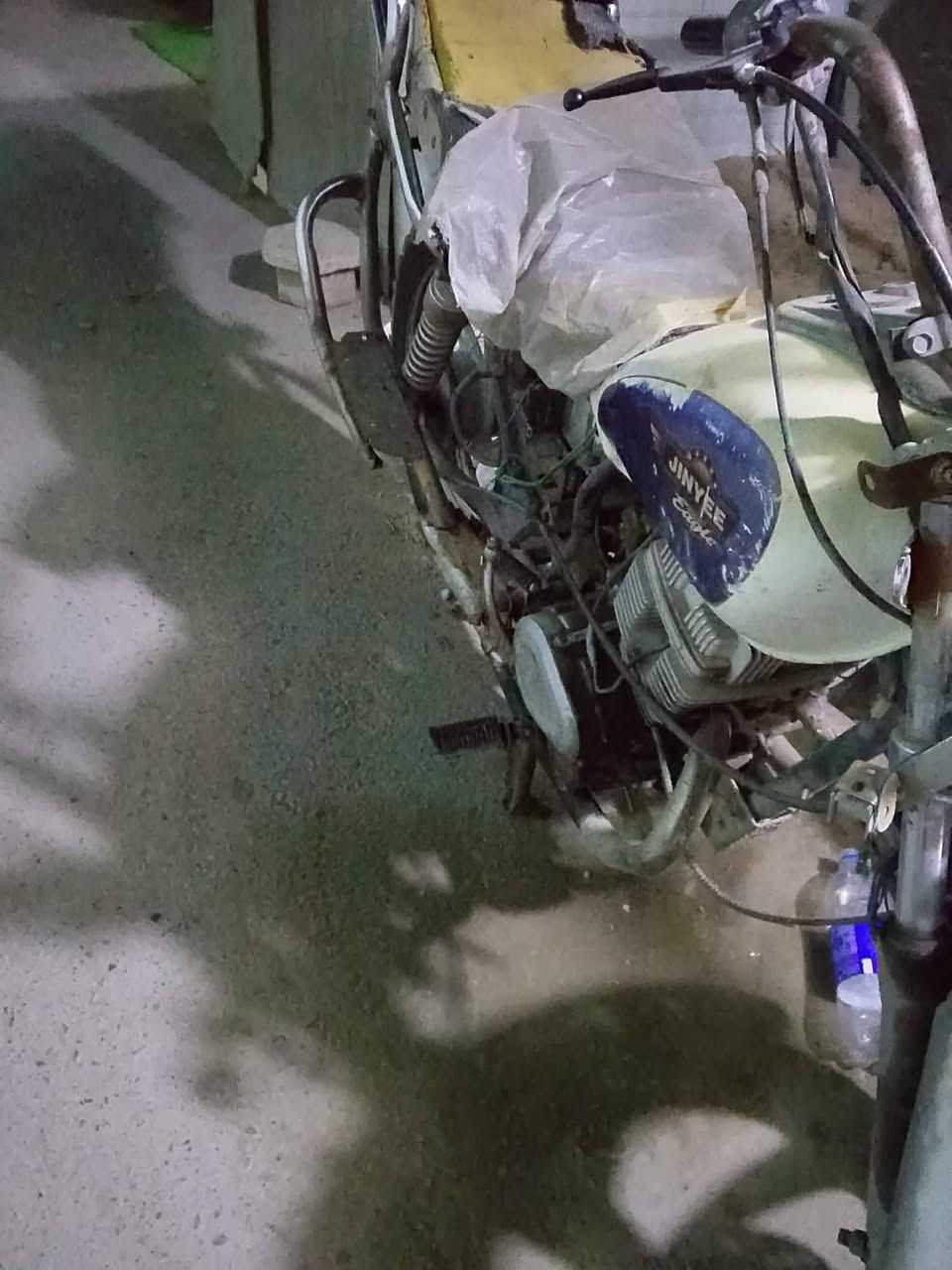 دراجه جني ايراني شغاله صالنصات عدد2 وبلكات 2 شادلها زنجبيل جديد مال بوكسر نقصها فقط تاير خلفي تعبان للبيع سعرها مناسب جدا 125 سعر نص المحرك عنواني بغداد حي تونس رقمي للتواصل ***********
