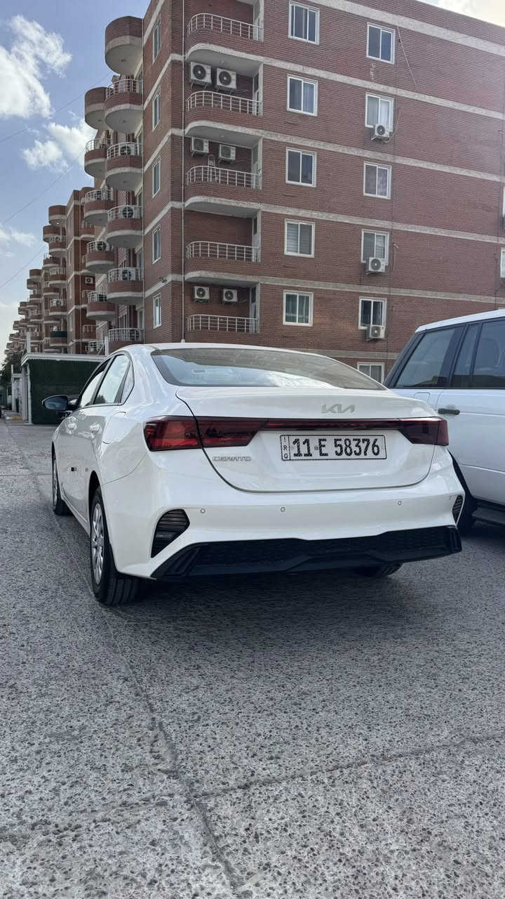 تحيه طيبه 
سيراتو 2024 ماشيه 26 كفاله عامه من الصبغ والبارد وضع الزيرو مكينه 2000 حساس خلفي داخل لونين رقم بغداد بسمي كامله من كلشي مدوشمه عام تايرات الشركه
مكاني بغداد الغزاليه 
السعر 185وبيه مجال بسيط
لتقارنه بل مشتغله تكسي والتعبانه
اخوان كلشي اكو بالسوك متعجبك اعبر المشنور
***********
