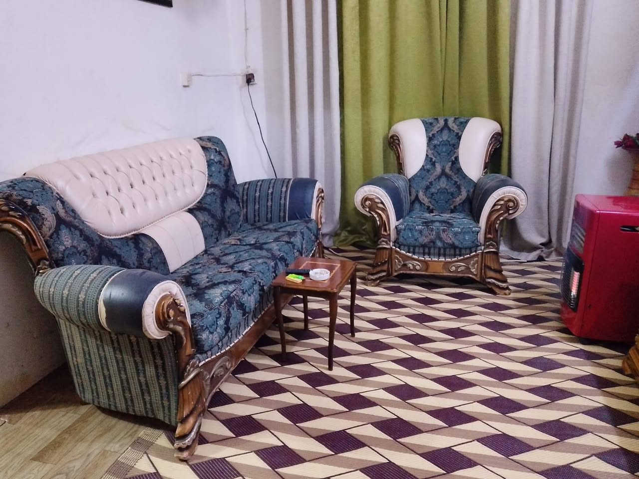 للبيع تخم ملكي مستعمل نضيف اخو الجديد السعر500 الف المكان ديوانية عفك‏‪0788 242 6161‬‏
