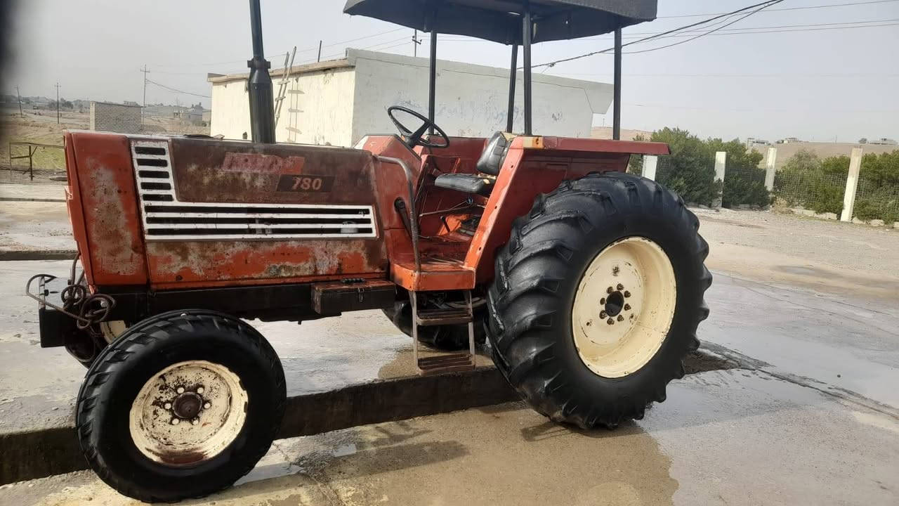 السلام عليكم
تنكتر فيأت ع وضع الشركه تايرات جدد 
السعر 11مليون 💰
محرك +گير مكفول لا تبخير ولا تنقيص
للأستفسار اتصال  
***********
***********
