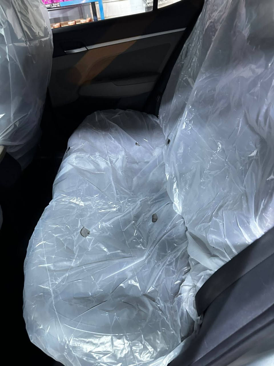 سلام عليكم النتره موديل 19 ماشيه  85  حقيق   حادث كلاش خفيف فول مواصفات ماعده فاتحه مكينة 2000كير أي اتي مكينه كير تبريد صدر كله مكفول راقمي *********** مكاني بغداد بجم كبس سياره باسمي تحول ثاني يوام أو وكاله اني حاضر سعر 130 وبيها مجال قليل جداً
