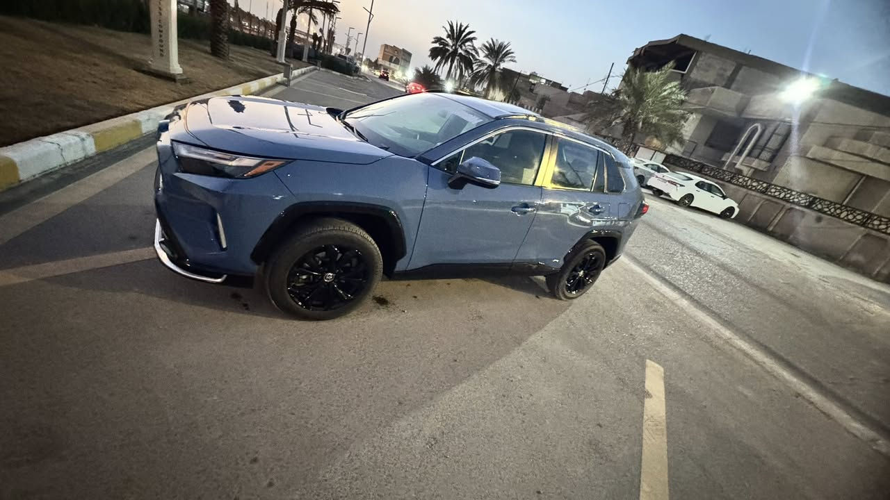 السلام عليكم،،
تيوتا راف 4 
موديل 2023 هايبرد 
فول مواصفات للاخير 1/1
تبريد قطعتين بصمه فتحه كشن كهرباء هيترات بل كشنات تحديد مسار مانع انزلاق نقطه عمياء ويل 17 اسود لايت زنون عالي ناصي كشافات  وقوف تجنب الحوادث اوتو هولد و هواي اكو مواصفات 
بدون شاصي بدون لغد بدون ايرباك 
كير ومكينه كفاله 
مكاني بغداد الكرخ 
سونار مرفق ب المنشور
 
***********
