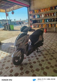 دراجه سكنس للبيع موديل 2025 اخت الزيرو ماشيه 6 الف كفاله الدراجه اسويج...