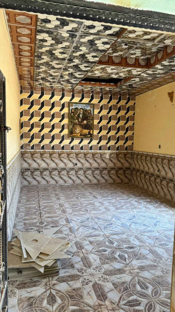 🏡 بيت للبيع في البصرة — منطقة المسحب حرير 🏡
📍 الموقع: البصرة — منطقة المسحب حرير
📐 المساحة: 250 متر طابو زراعي 
✨ تفاصيل البيت:
▪️ يحتوي على 3 غرف 5/4
▪️ منوّر
▪️ هول داخلي
▪️ مشتملات كاملة
▪️ ديوان كبير
🌿 إضافة مميزة:
قطعة أرض تابعة للبيت بمساحة نصف دونم ماي حلو واصل للباب والكهرباء ضفيره خاصه بس بلبيت
📞 للاستفسار والمشاهدة:
راسل خاص أو اتصل مباشرة. ***********

